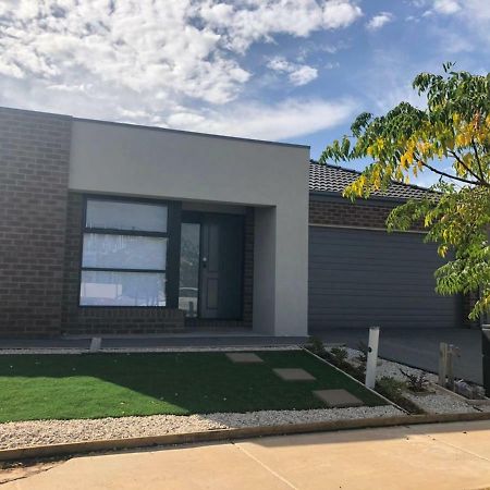 Apple House Tarneit North Appartamento Esterno foto