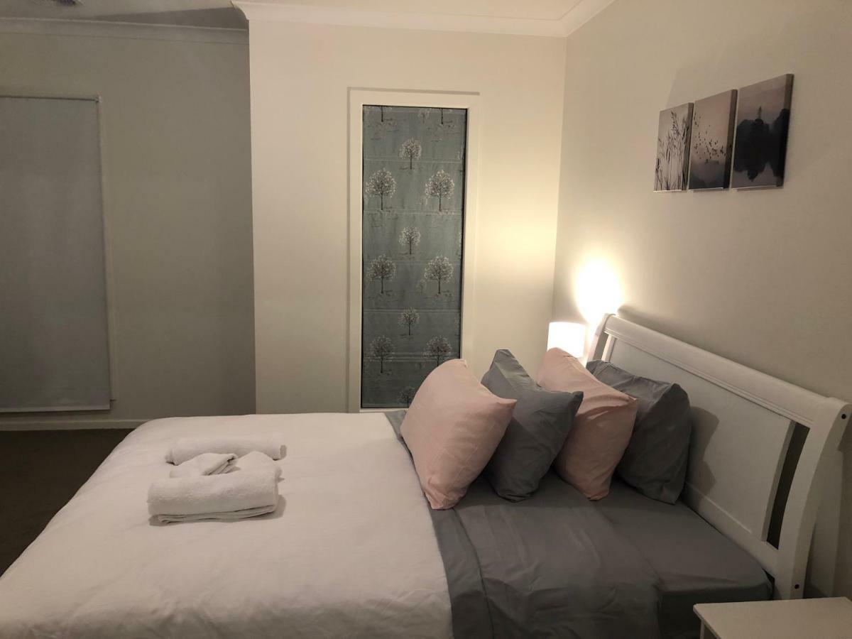 Apple House Tarneit North Appartamento Esterno foto