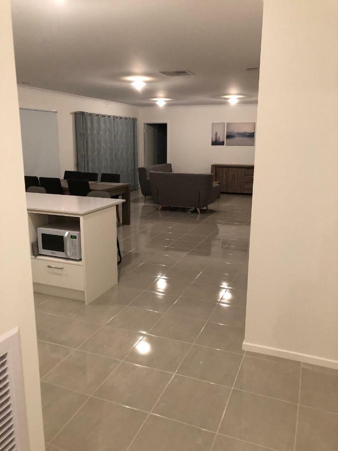 Apple House Tarneit North Appartamento Esterno foto